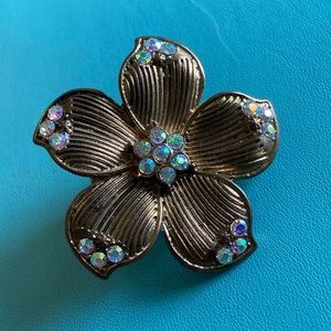 Gold iridescent flower ring